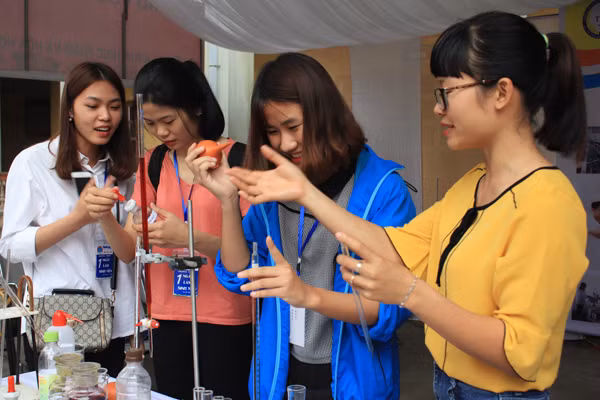 Trải nghiệm 'Một ngày làm sinh viên' ảnh 5