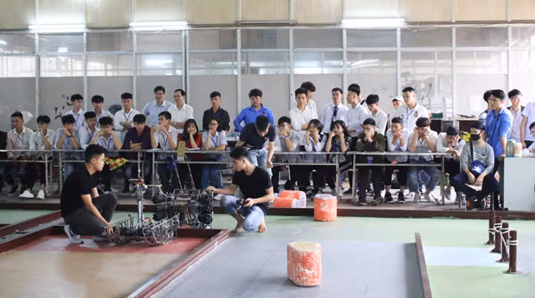 Trải nghiệm 'Một ngày làm sinh viên' ảnh 4