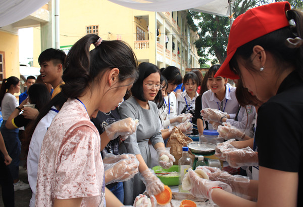 Trải nghiệm 'Một ngày làm sinh viên' ảnh 6