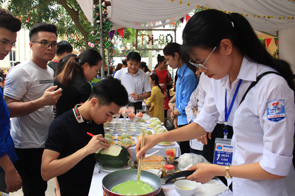 Trải nghiệm 'Một ngày làm sinh viên' ảnh 3