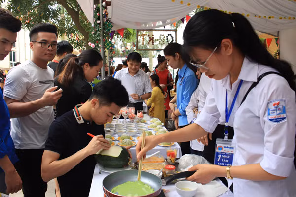 Trải nghiệm 'Một ngày làm sinh viên' ảnh 3