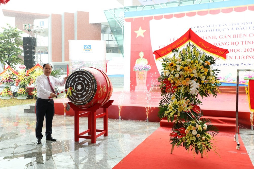 Lễ khai giảng đặc biệt trong mùa COVID-19: Nơi trực tuyến, nơi khai giảng trong lớp học ảnh 39