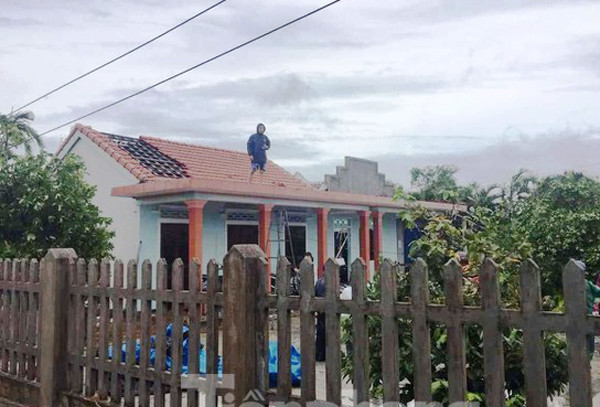 Cây đổ hàng loạt, mất điện, hàng nghìn nhà tốc mái do bão số 5 ảnh 42