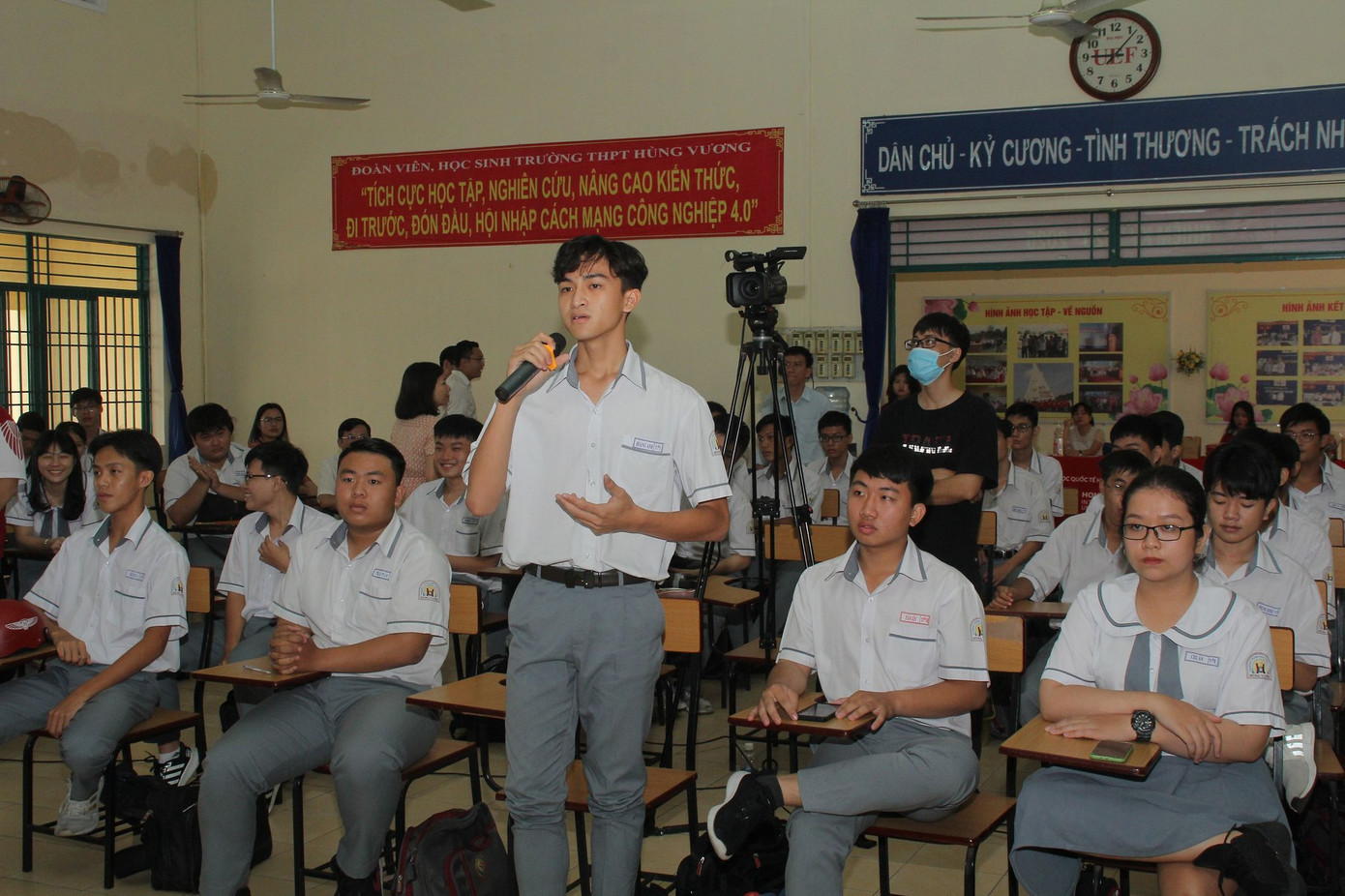 Báo Tiền Phong tổ chức tọa đàm: Học sinh được sử dụng điện thoại- Nên hay không? ảnh 15