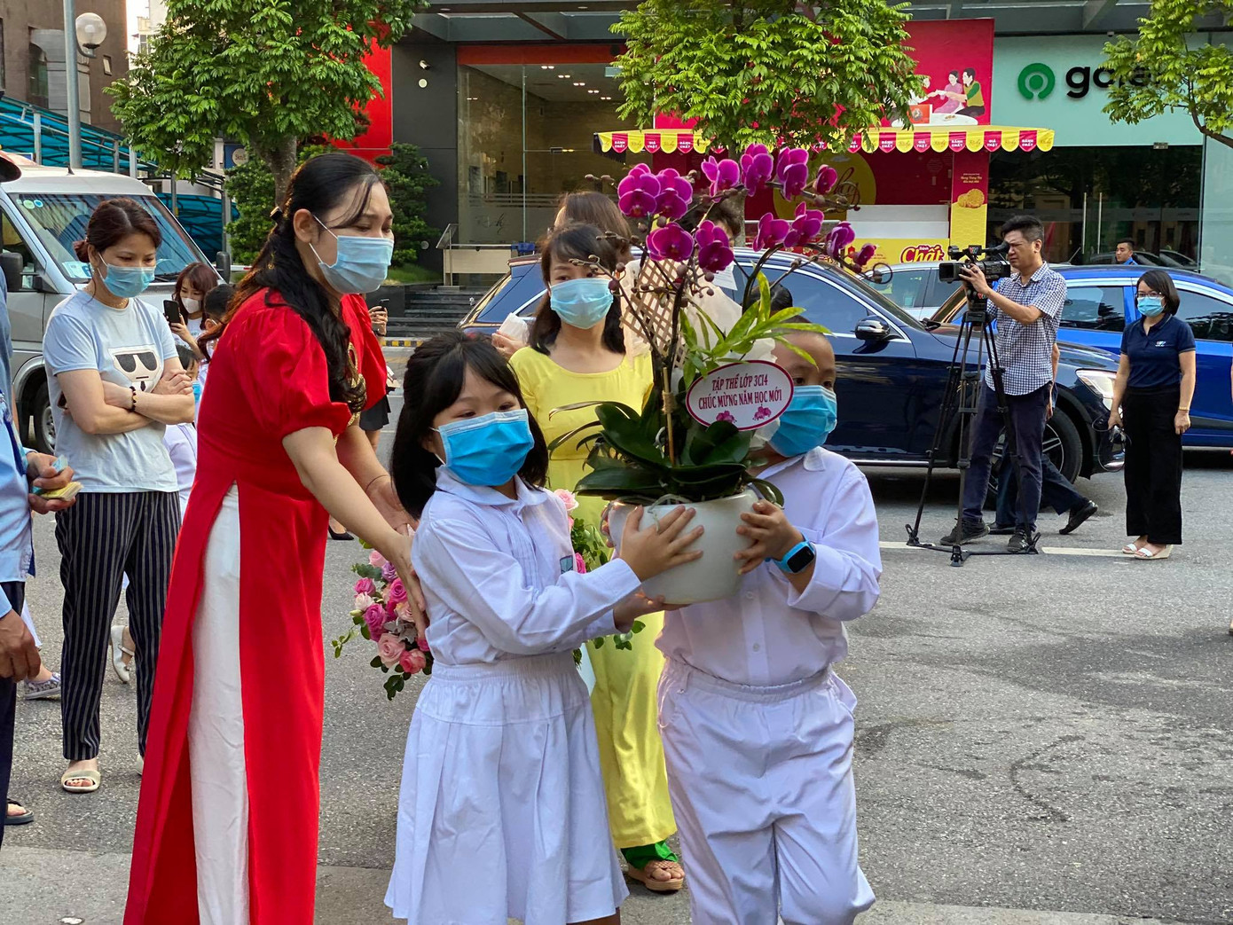 Lễ khai giảng đặc biệt trong mùa COVID-19: Nơi trực tuyến, nơi khai giảng trong lớp học ảnh 83