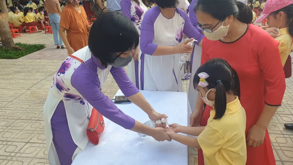 Lễ khai giảng đặc biệt trong mùa COVID-19: Nơi trực tuyến, nơi khai giảng trong lớp học ảnh 60