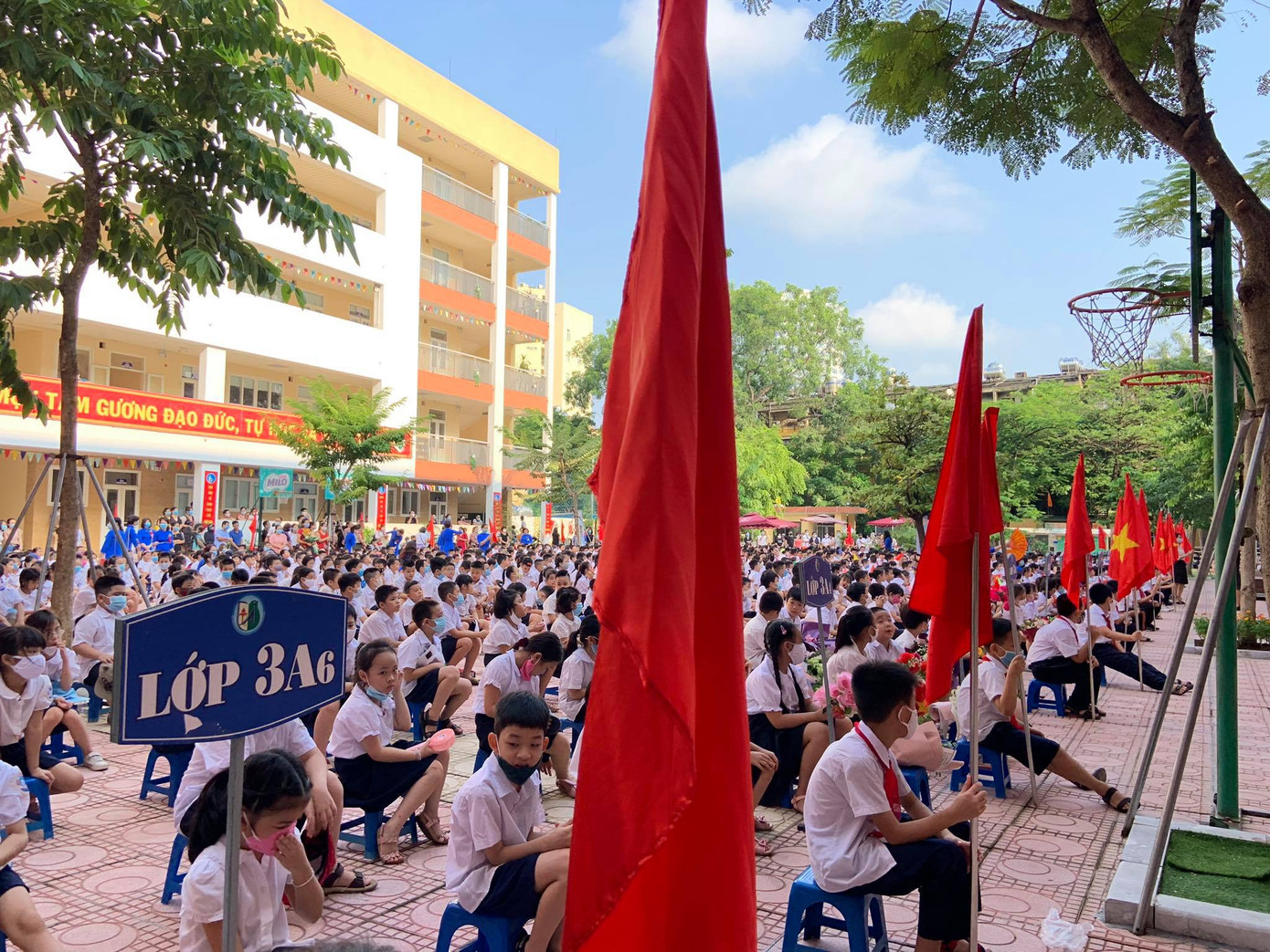 Lễ khai giảng đặc biệt trong mùa COVID-19: Nơi trực tuyến, nơi khai giảng trong lớp học ảnh 51