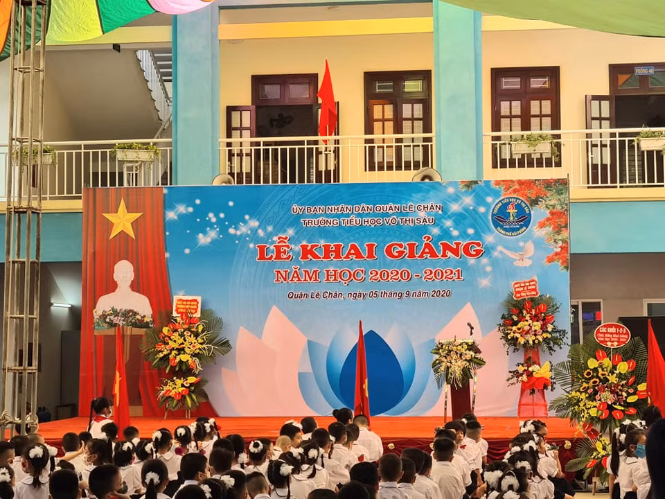 Lễ khai giảng đặc biệt trong mùa COVID-19: Nơi trực tuyến, nơi khai giảng trong lớp học ảnh 33