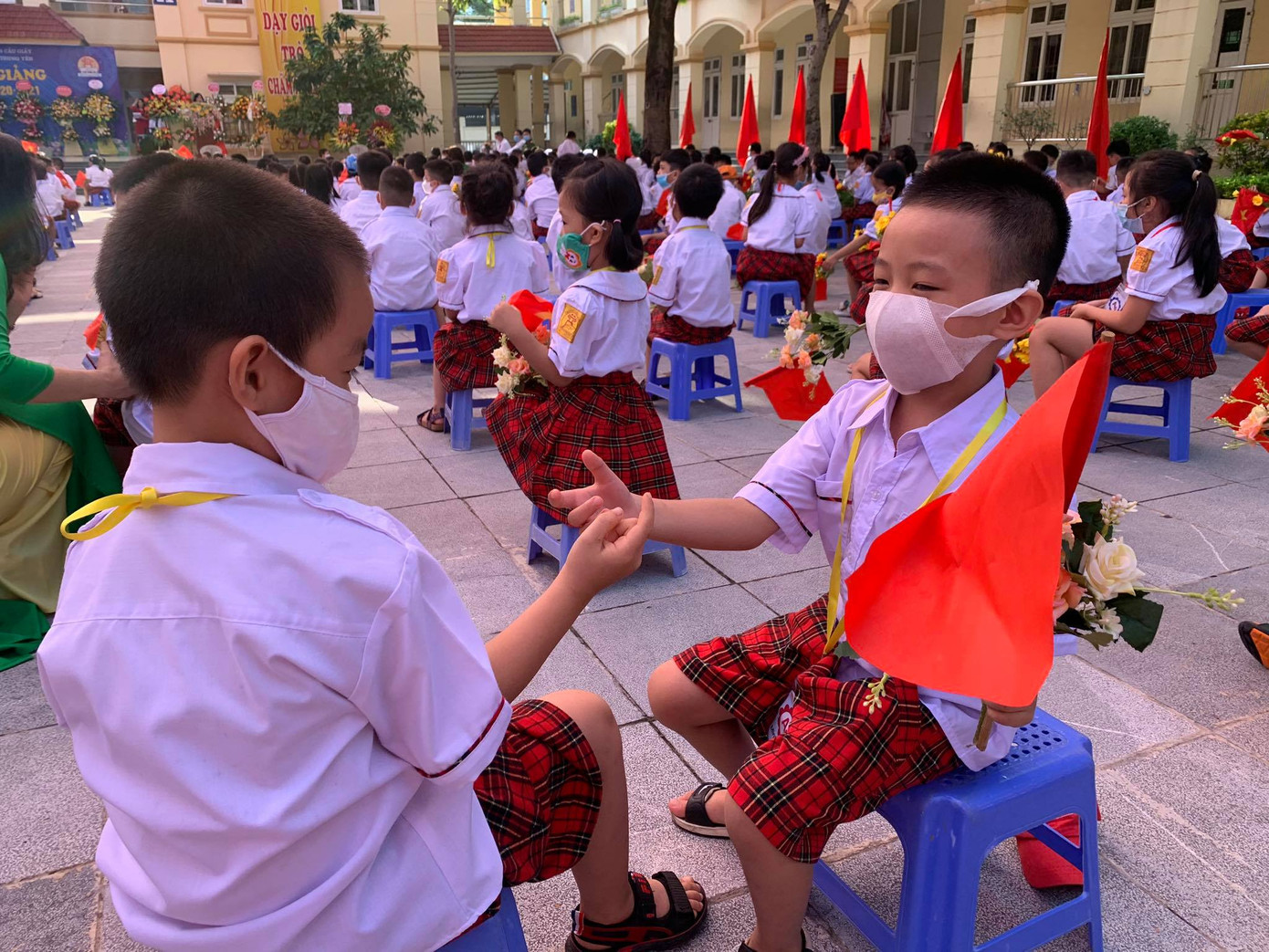 Lễ khai giảng đặc biệt trong mùa COVID-19: Nơi trực tuyến, nơi khai giảng trong lớp học ảnh 62