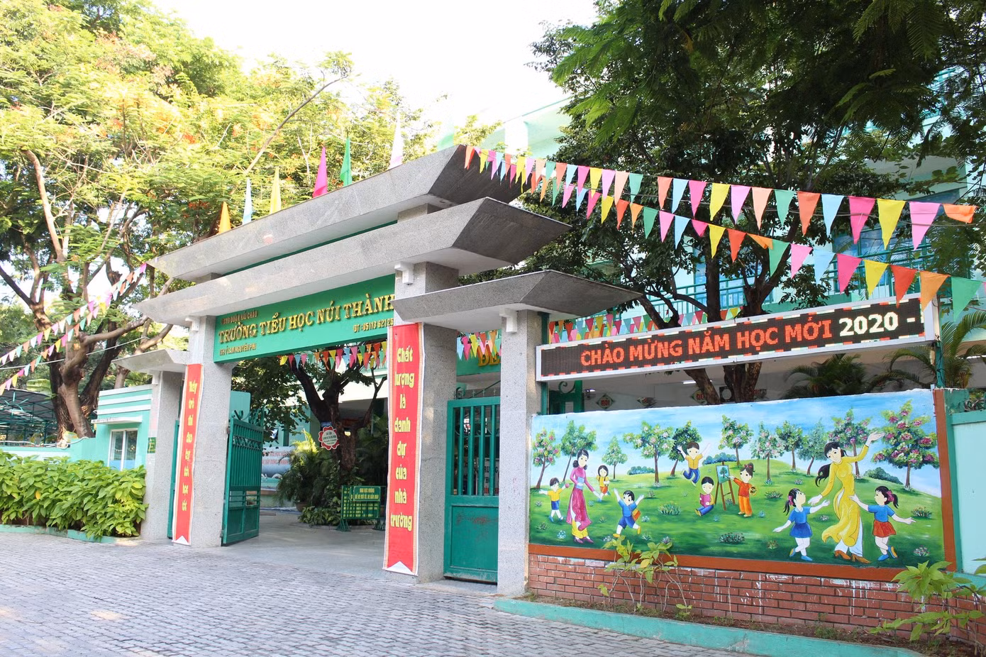 Lễ khai giảng đặc biệt trong mùa COVID-19: Nơi trực tuyến, nơi khai giảng trong lớp học ảnh 79