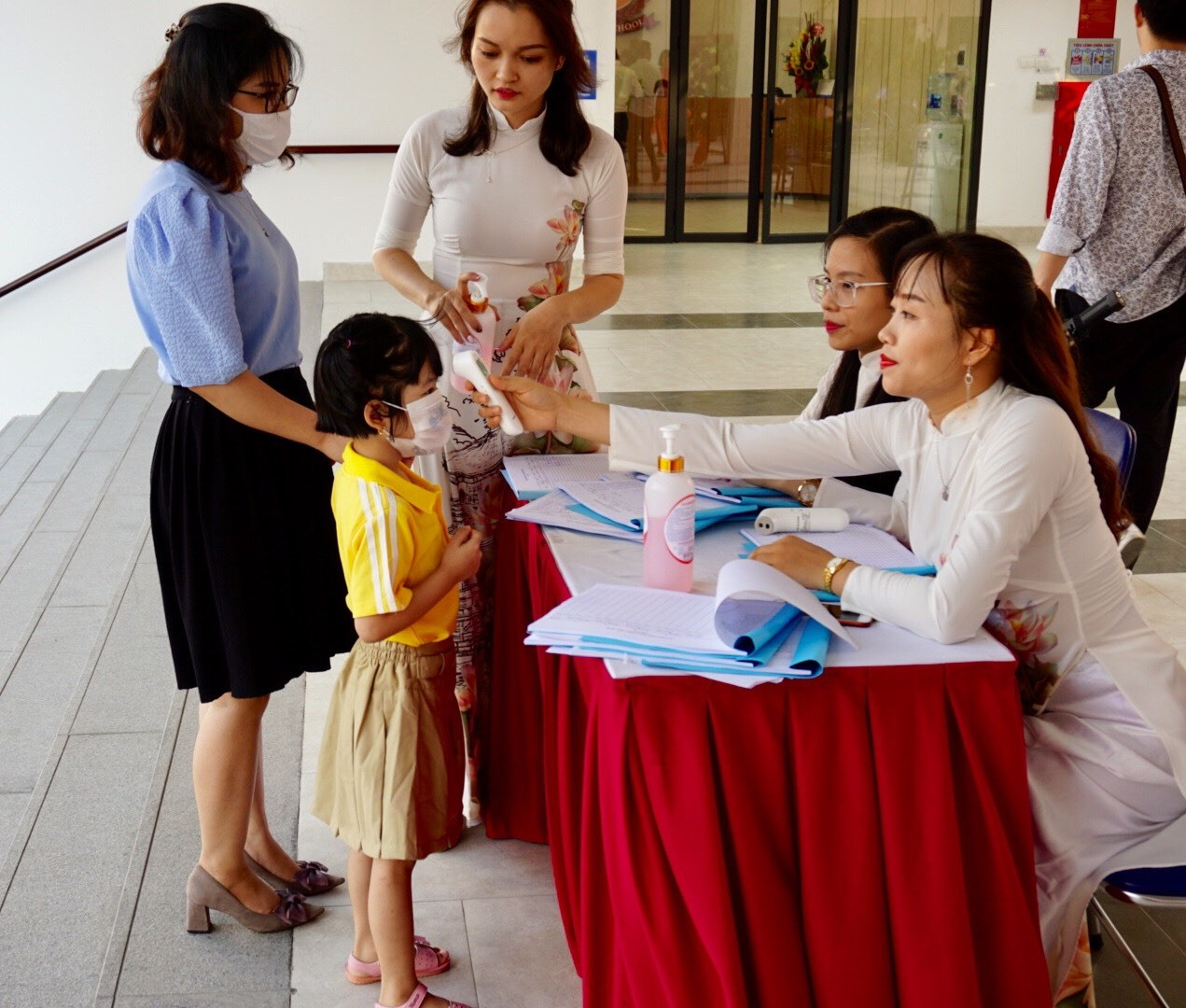 Lễ khai giảng đặc biệt trong mùa COVID-19: Nơi trực tuyến, nơi khai giảng trong lớp học ảnh 37