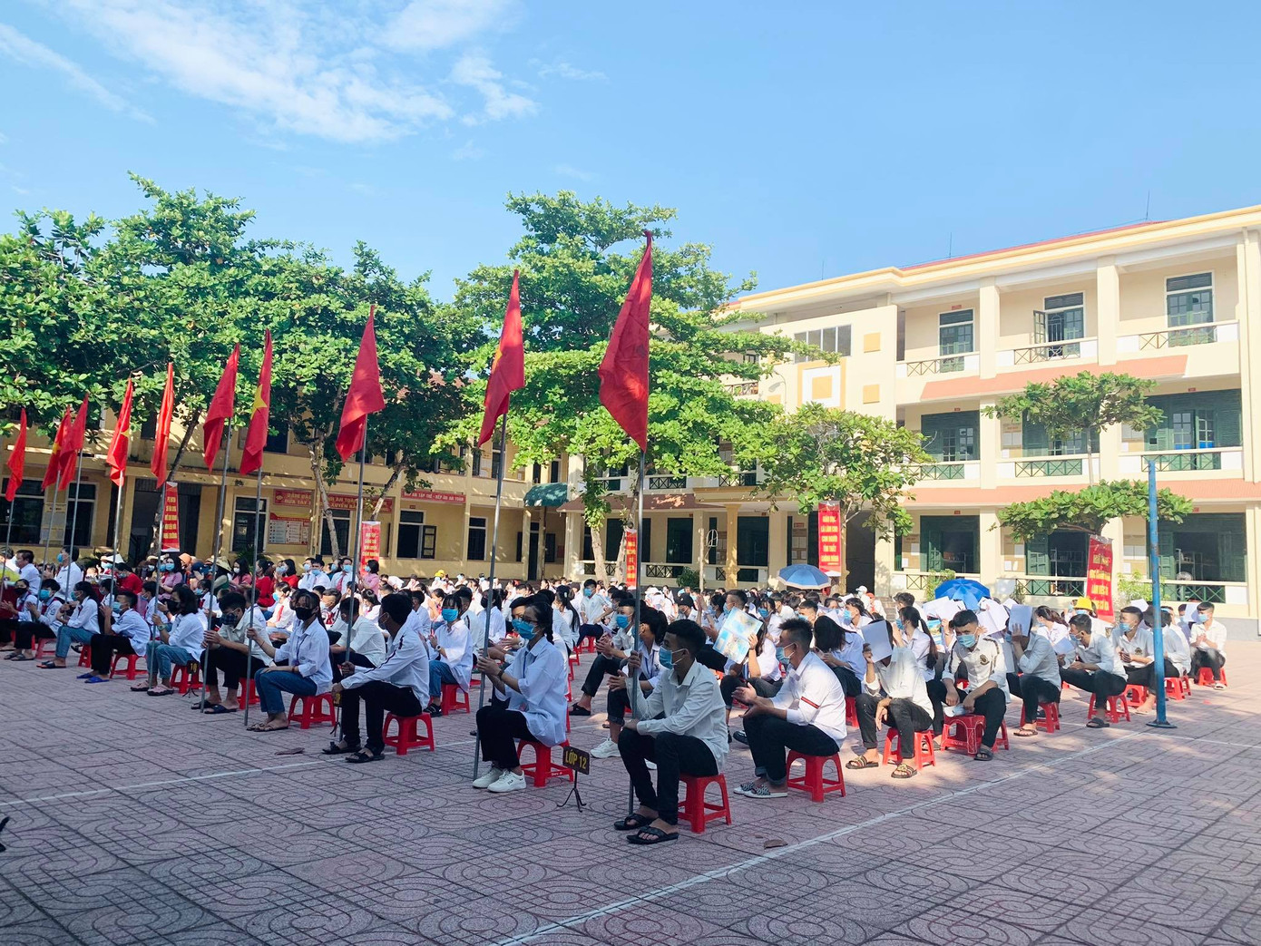 Lễ khai giảng đặc biệt trong mùa COVID-19: Nơi trực tuyến, nơi khai giảng trong lớp học ảnh 70