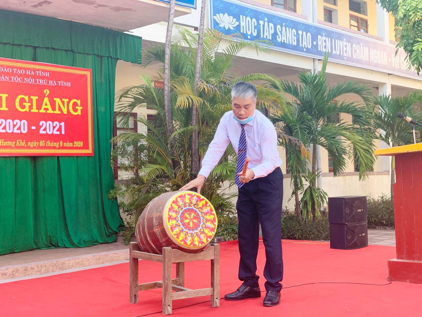 Lễ khai giảng đặc biệt trong mùa COVID-19: Nơi trực tuyến, nơi khai giảng trong lớp học ảnh 71