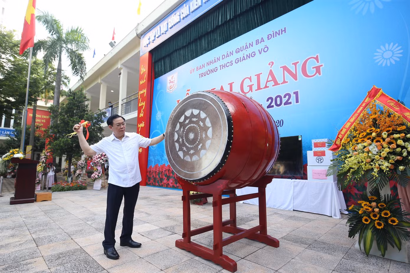 Lễ khai giảng đặc biệt trong mùa COVID-19: Nơi trực tuyến, nơi khai giảng trong lớp học ảnh 42