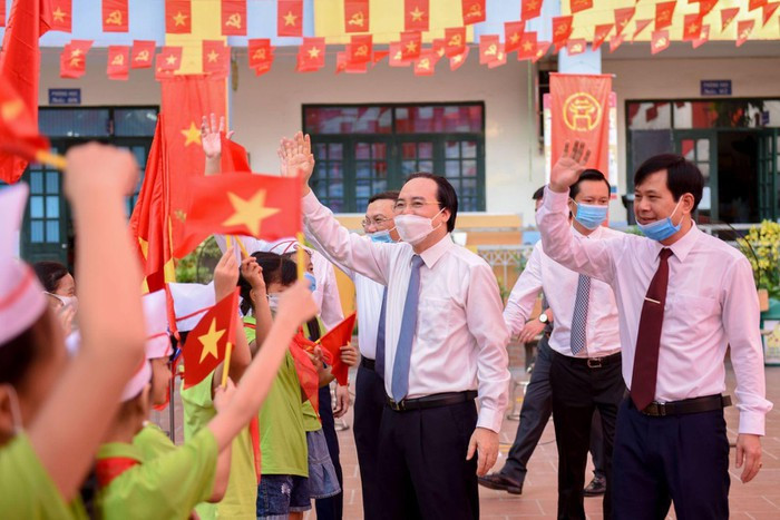 Lễ khai giảng đặc biệt trong mùa COVID-19: Nơi trực tuyến, nơi khai giảng trong lớp học ảnh 29