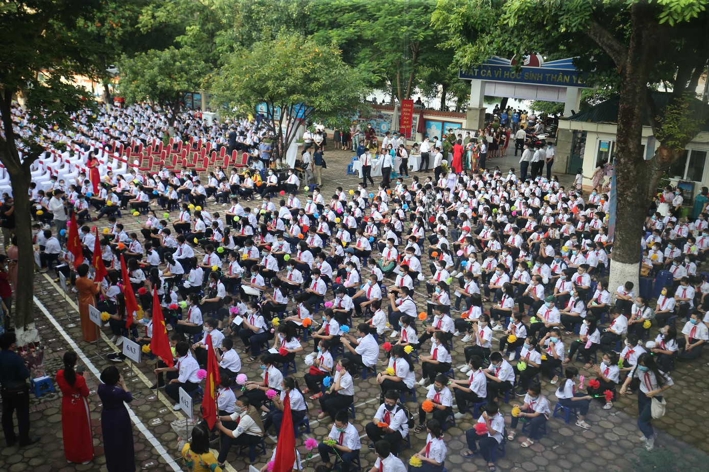 Lễ khai giảng đặc biệt trong mùa COVID-19: Nơi trực tuyến, nơi khai giảng trong lớp học ảnh 44