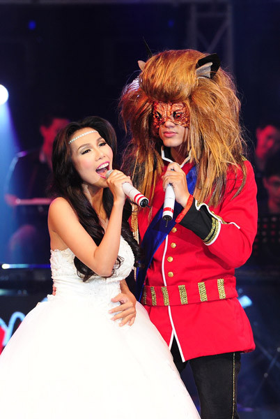 Trung Cương và Khánh Ngọc trong trích đoạn vở nhạc kịch Người đẹp và quái vật