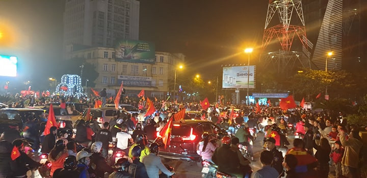 Đêm cuồng nhiệt với chức vô địch AFF Cup 2018 của tuyển Việt Nam ảnh 24