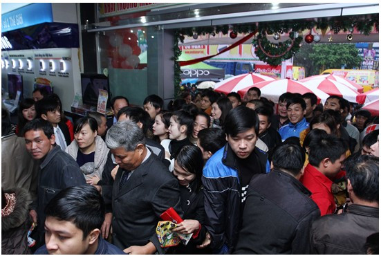 “Tắc đường” ở cửa siêu thị Media Mart Thái Nguyên