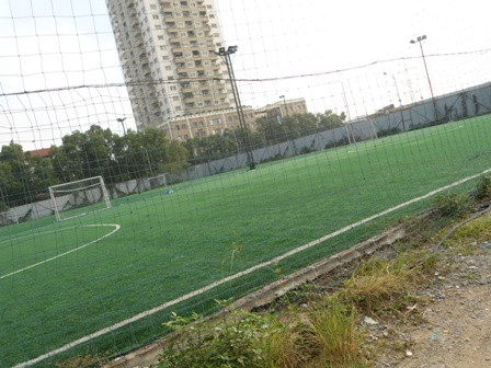 Giá thuê sân vào giờ cao điểm lên tới 7 - 8 trăm nghìn/trận