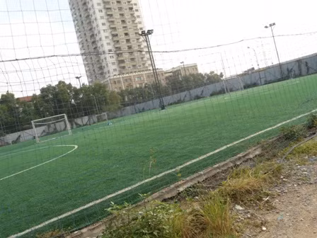 Giá thuê sân vào giờ cao điểm lên tới 7 - 8 trăm nghìn/trận