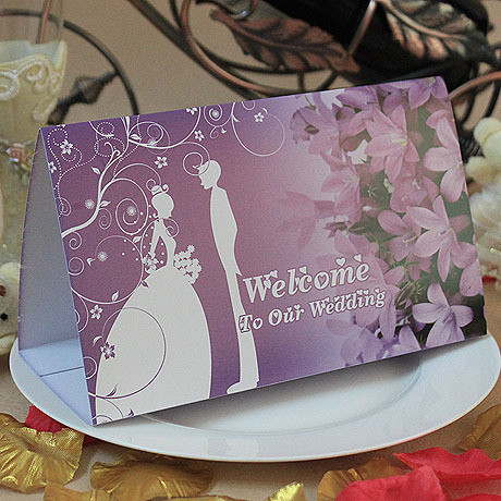 Từ hoa cưới... ...thiếp cưới ...những món đồ trang trí tại tiệc cưới tới trang phục của cô dâu chú rể để tràn ngập sắc tím thủy chung.