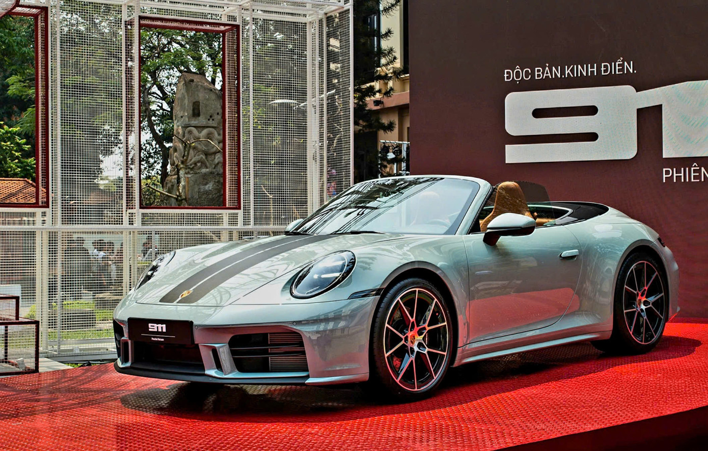 Theo công bố của Porsche, tại thị trường Việt Nam, dòng 911 mới có 8 phiên bản, đi cùng giá bán từ 8,87 tỷ đến 16,86 tỷ đồng.