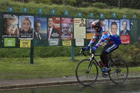 Áp phích mười ứng cử viên tổng thống có mặt ở khắp nơi