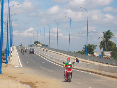 Đường Đặng Văn Trơn tiếp nối với cầu Bửu Hòa chưa được nâng cấp 