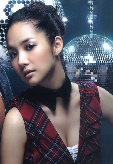 Người đẹp "City Hunter" xuất hiện với tần số cao trên các tạp chí thời trang