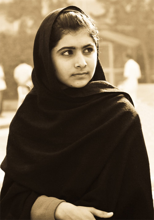 Mặc dù Taliban đã đăng lời dọa giết cô trên báo, thậm chí tuồn những mẩu giấy ghi lời đe dọa vào nhà, nhưng bất chấp nguy hiểm, Malala tiếp tục lên tiếng