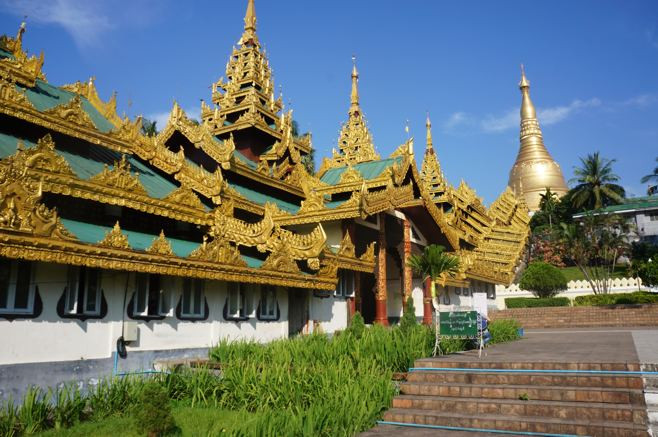 Tọa lạc uy nghi trên đỉnh đồi Singuttara .