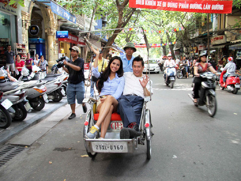Hoàng My và đều bếp số một thế giới Yan Can Cook tiếp tục hành trình khám phá Việt Nam và điểm đến thứ 5 của họ chính là Hà Nội