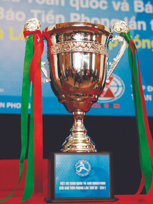 Cúp luân lưu của Việt dã toàn quốc và bán marathon giải báo Tiền Phong Ảnh: Hồng Vĩnh