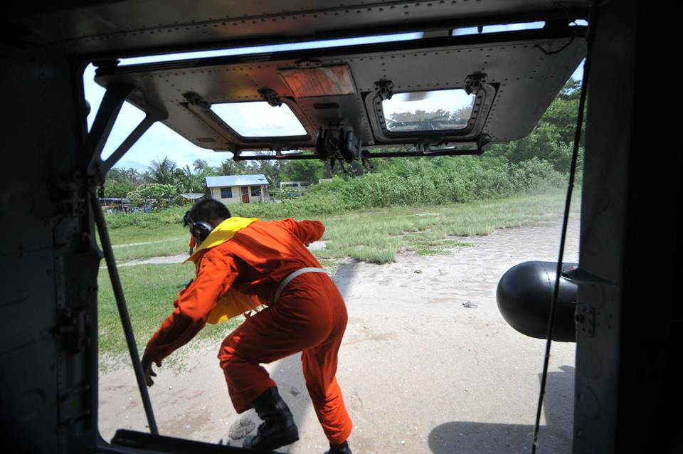 [LIVE] Phát hiện thân máy bay QZ8501 dưới đáy biển ảnh 48