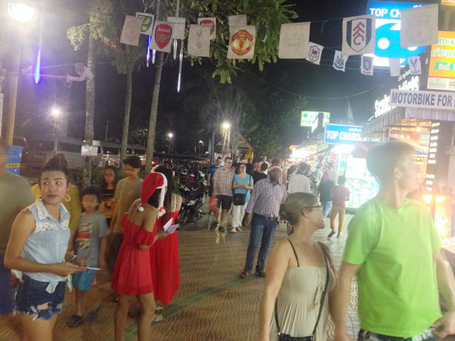TƯỜNG THUẬT: Giới trẻ tưng bừng đón Giáng sinh ảnh 38