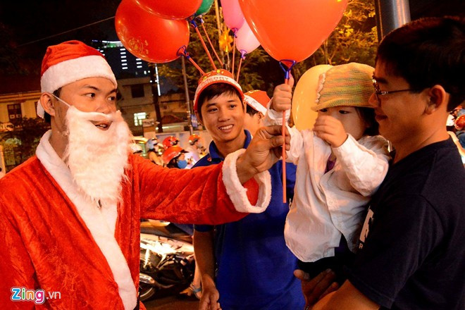 TƯỜNG THUẬT: Giới trẻ tưng bừng đón Giáng sinh ảnh 63