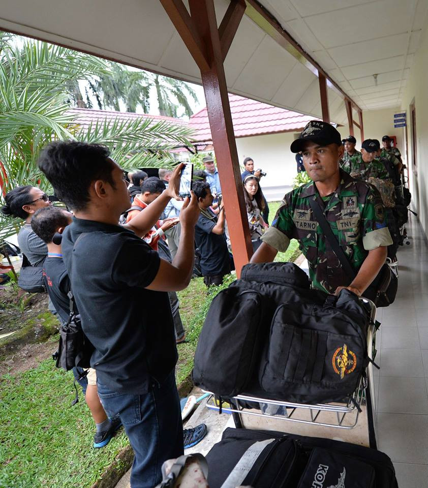 [LIVE] Phát hiện thân máy bay QZ8501 dưới đáy biển ảnh 50