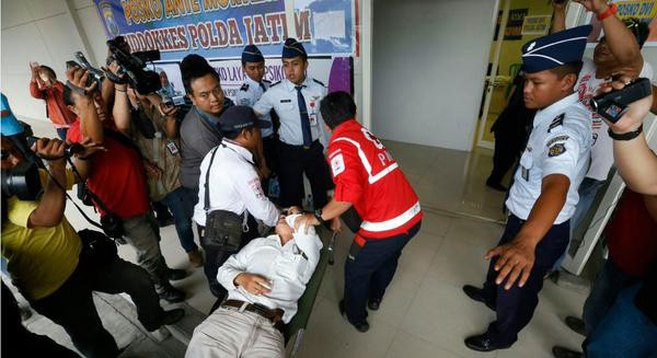 [LIVE] Phát hiện thân máy bay QZ8501 dưới đáy biển ảnh 57