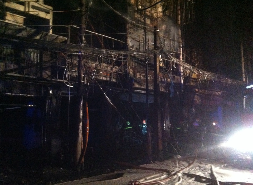 Cháy dữ dội ở trung tâm TP.HCM ảnh 2