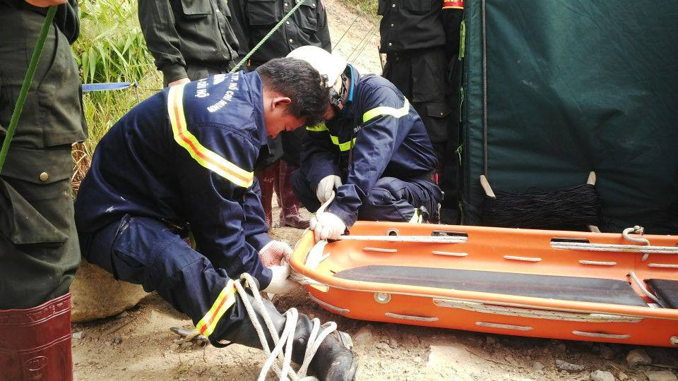 [LIVE] Nạn nhân sập hầm kể những ngày 'sống trong sợ hãi' ảnh 24