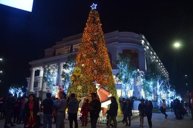 TƯỜNG THUẬT: Giới trẻ tưng bừng đón Giáng sinh ảnh 11