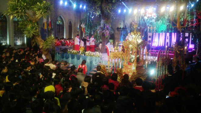 TƯỜNG THUẬT: Giới trẻ tưng bừng đón Giáng sinh ảnh 2