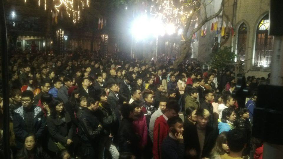 TƯỜNG THUẬT: Giới trẻ tưng bừng đón Giáng sinh ảnh 1
