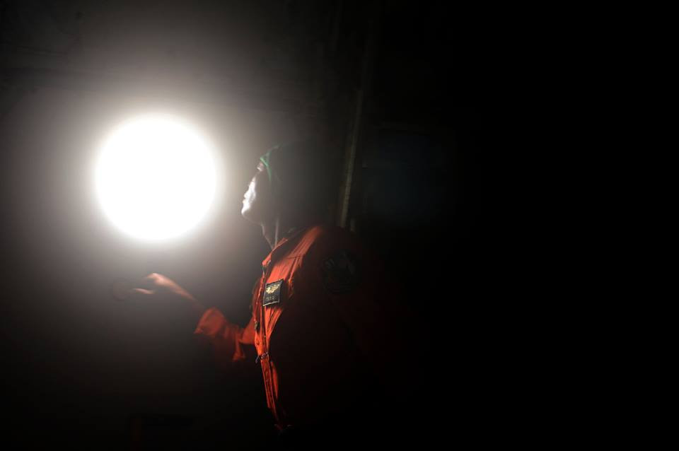 [LIVE] Phát hiện thân máy bay QZ8501 dưới đáy biển ảnh 82