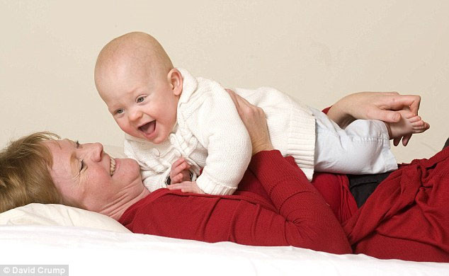 Cậu bé một tuổi Benn Morris mắc chứng ngưng thở thường gặp ở trẻ sinh non