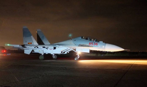 Máy bay Su 30 MK2 chuẩn bị cất cánh - Ảnh: Bạch Dương 