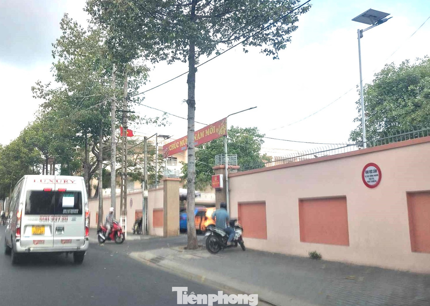 Trụ sở cũ Phòng Cảnh sát giao thông Công an tỉnh Bình Dương vào giờ cao điểm hoặc lễ, tết thường xuyên bị ùn ứ phương tiện Trụ sở cũ Phòng Cảnh sát giao thông Công an tỉnh Bình Dương vào giờ cao điểm hoặc lễ, tết thường xuyên bị ùn ứ phương tiện