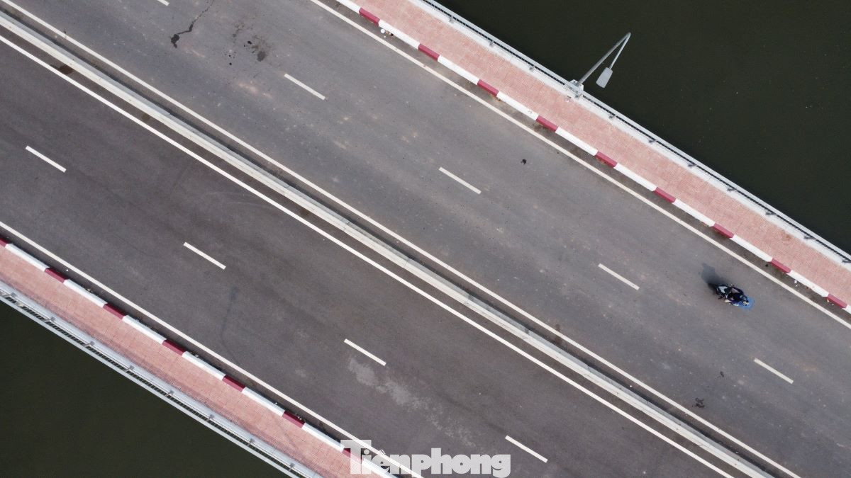 Đầu năm 2021, Bình Dương tổ chức khởi công xây dựng công trình. Cầu Đò có kết cấu bê tông cốt thép dự ứng lực vĩnh cửu với chiều dài hơn 165m, rộng 20m gồm 4 làn xe cơ giới. Phần đường dốc đầu cầu hơn 211m. Chiều dài tuyến đường nối vào cầu là 596m, rộng 25m. Đầu năm 2021, Bình Dương tổ chức khởi công xây dựng công trình. Cầu Đò có kết cấu bê tông cốt thép dự ứng lực vĩnh cửu với chiều dài hơn 165m, rộng 20m gồm 4 làn xe cơ giới. Phần đường dốc đầu cầu hơn 211m. Chiều dài tuyến đường nối vào cầu là 596m, rộng 25m.