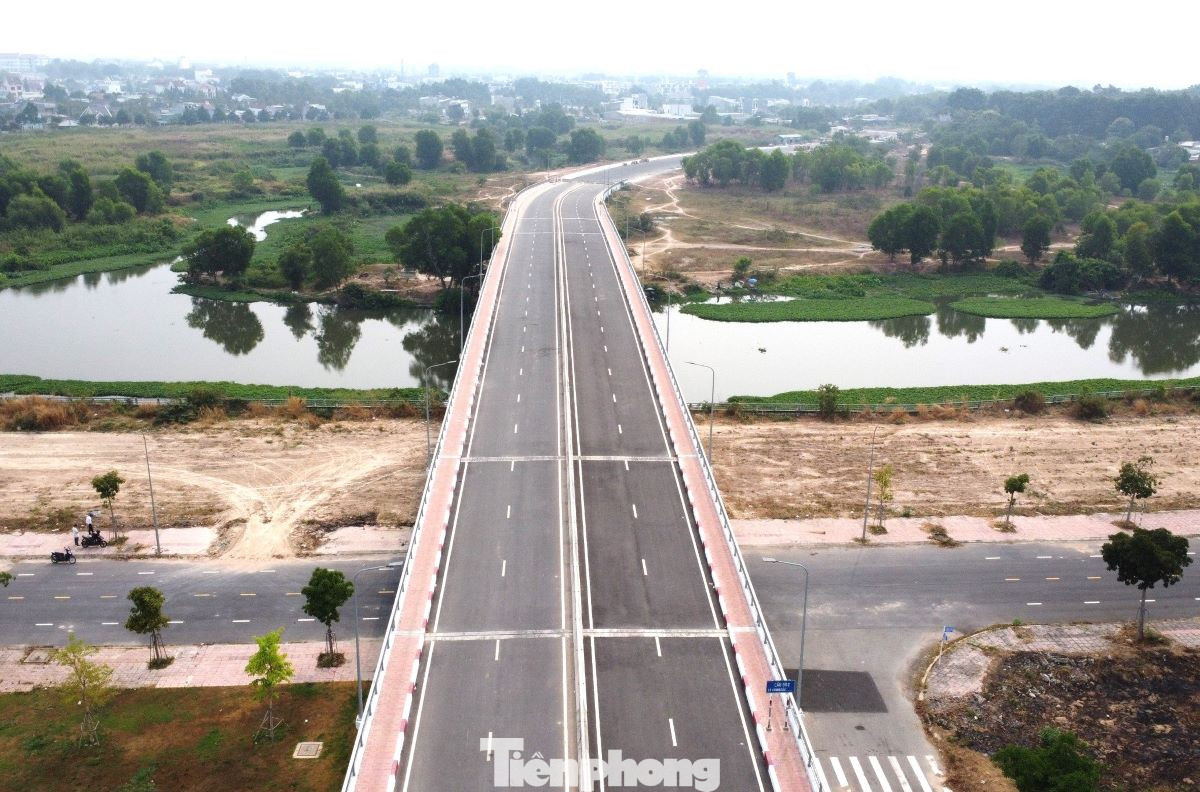 Cầu được xây dựng nhằm giúp giảm tải, hạn chế tình trạng quá nhiều phương tiện, trong đó không ít phương tiện trọng tải lớn đi qua nội ô thị xã Bến Cát gây kẹt xe và tiềm ẩn tai nạn giao thông. Ngoài ra, cầu mới góp phần tạo cảnh quan cho khu vực dọc bờ sông Thị Tính, tạo điều kiện mở rộng phát triển vùng đô thị phía Tây của thành phố Bến Cát trong tương lai. Cầu được xây dựng nhằm giúp giảm tải, hạn chế tình trạng quá nhiều phương tiện, trong đó không ít phương tiện trọng tải lớn đi qua nội ô thị xã Bến Cát gây kẹt xe và tiềm ẩn tai nạn giao thông. Ngoài ra, cầu mới góp phần tạo cảnh quan cho khu vực dọc bờ sông Thị Tính, tạo điều kiện mở rộng phát triển vùng đô thị phía Tây của thành phố Bến Cát trong tương lai.